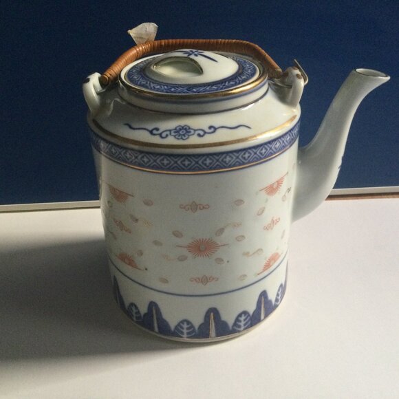 Vintage Chinese porcelain teapot rice grain red blue white handle lidded - Picture 3 of 7